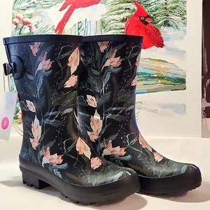 A NEW DAY WOMANS NEW DUCK BOOTS SIZE 5 WATERPROOF